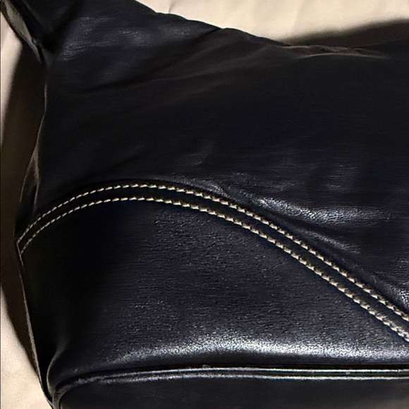 Gucci Britt Leather Hobo Bag - Picture 7 of 16